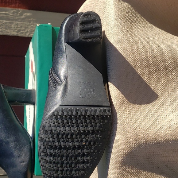 Roz Hommerson Dress Boot Genuine Leather Ankle Boots - Picture 3 of 5